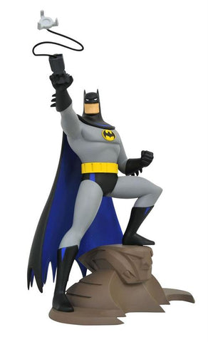 BATMAN ANIMATED SERIES - BATMAN WITH GRAPPLING GUN DIORAMA - 25CM