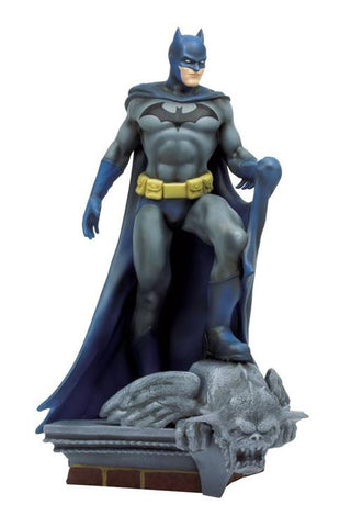 DC MEGA STATUE - BATMAN ON ROOF 35CM